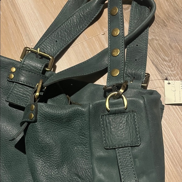I Medici Italian Leather  Medium Green Tote with Gold Accents - Picture 7 of 11